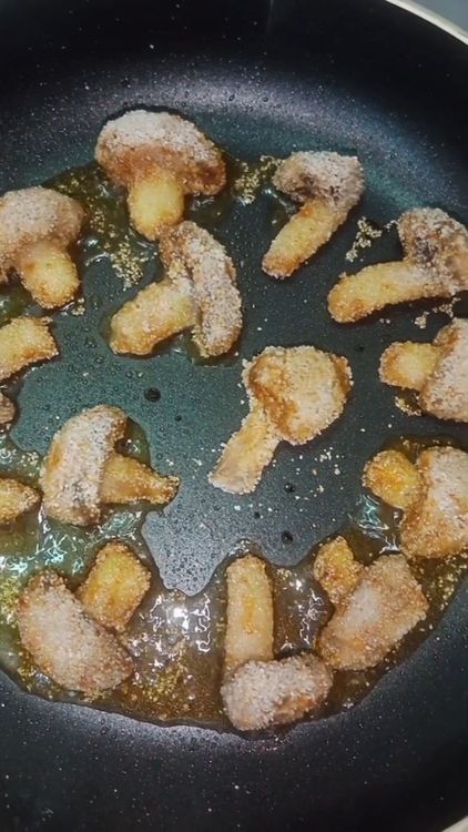 Step 2.2: Heat pan and add 1 tbsp oil