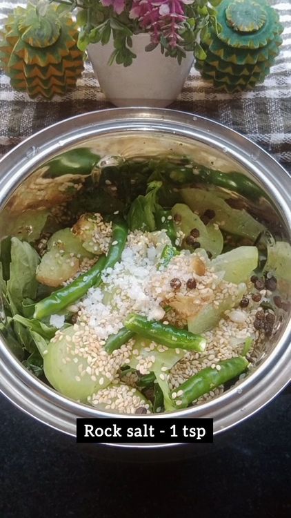 Step 1.1: Add amlas, ginger, green chillies, black pepper corns, sesame seeds, lemon juice and rock salt
