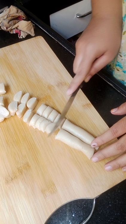 Step 1.2: Take a small portion of the dough and roll it into a 1 inch pipe size