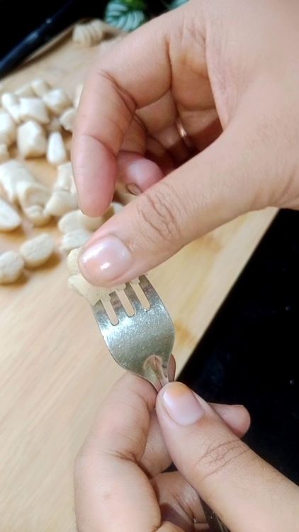 Step 1.2: Flatten the ball on the back of a fork or a clean comb