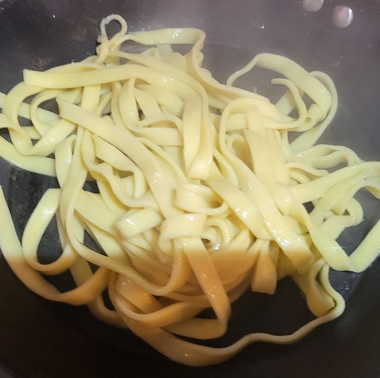 Step 3.2: Place your linguini pasta into the rapid boiling water