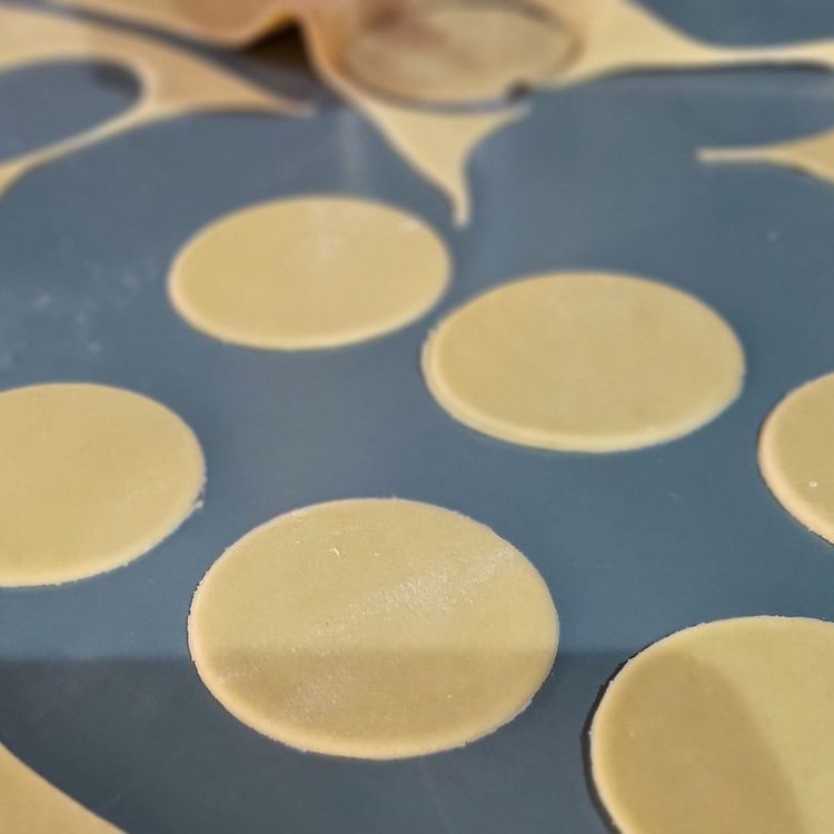 Step 3.1: Use a glass to cut out round discs from your pasta sheets