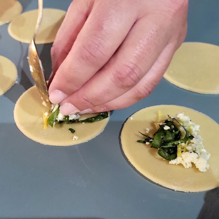 Step 3.1: Place a teaspoon of filling in the center of each pasta disc