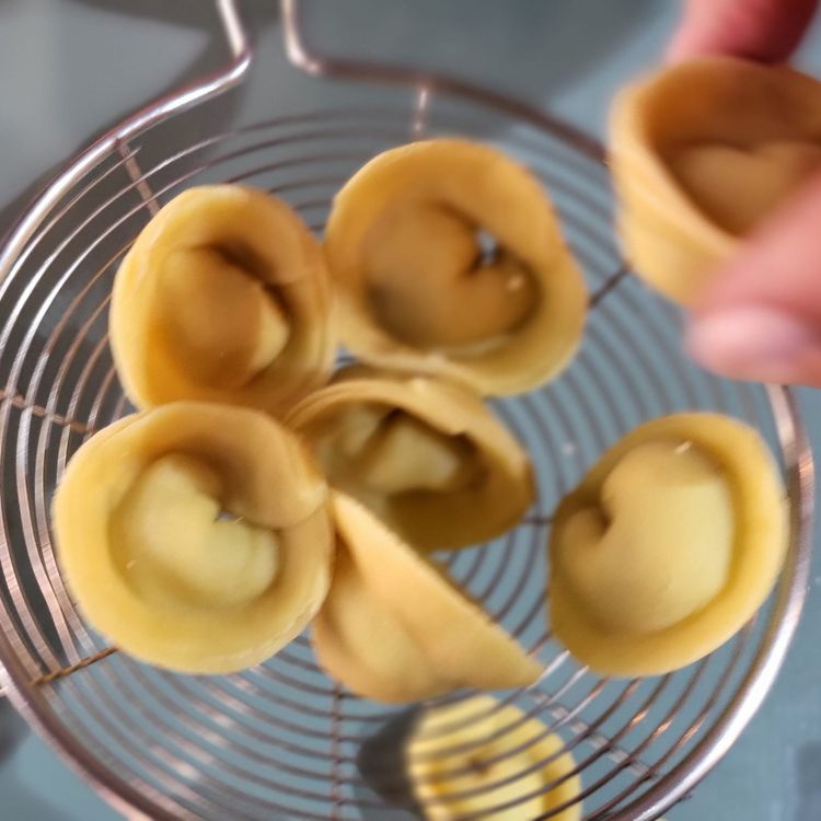 Step 3.1: Add your tortellini in batches (not to overcrowd the pot)