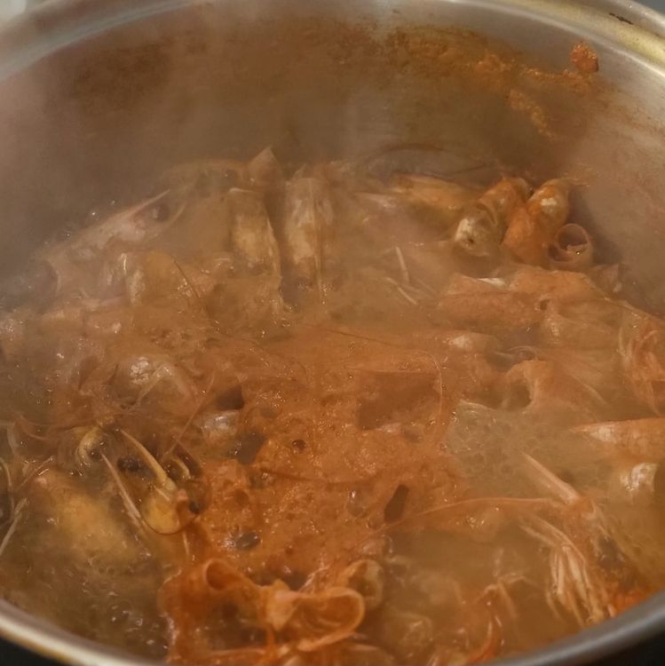 Step 1.1: In a separate pot, add 3 cups of water and the prawn shells and heads