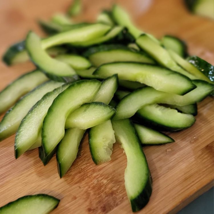 Step 1.3: Place the cucumber slices into a bowl