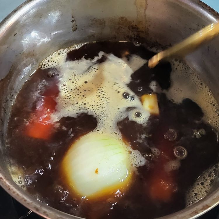 Step 1.3: Add all the ingredients into a stock pot, bring to a boil, then simmer for 20–30 minutes