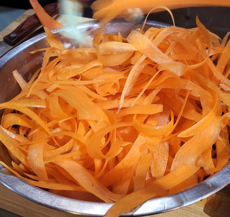 Step 1.1: Pour the vinegar solution over the carrots, mix well, and cover with a lid