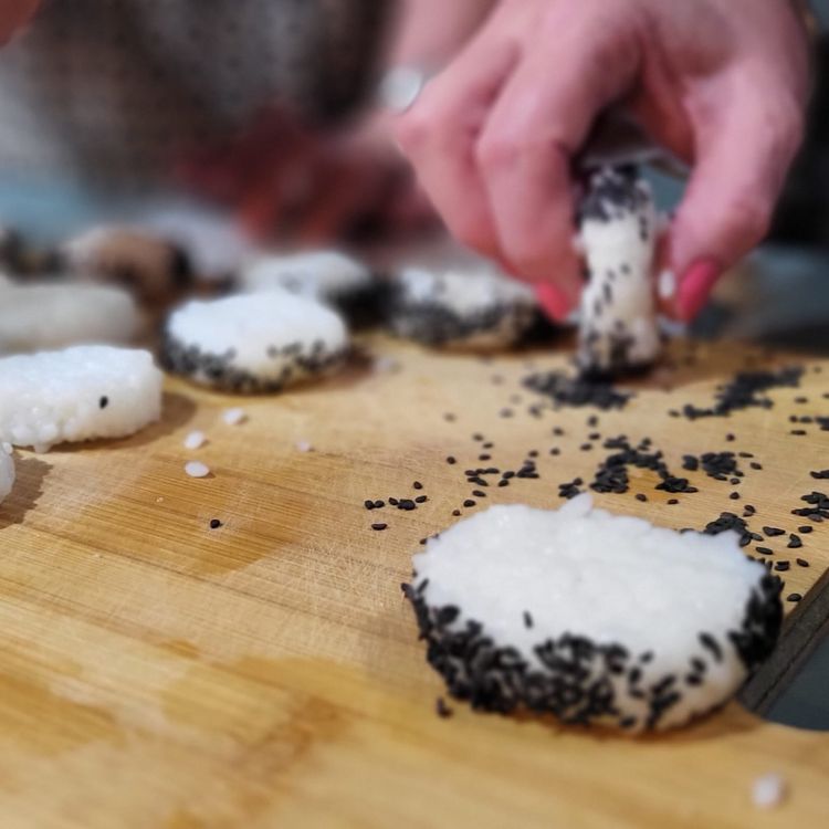 Step 3.1: Roll the edges of each disc through black sesame seeds to coat the sides only