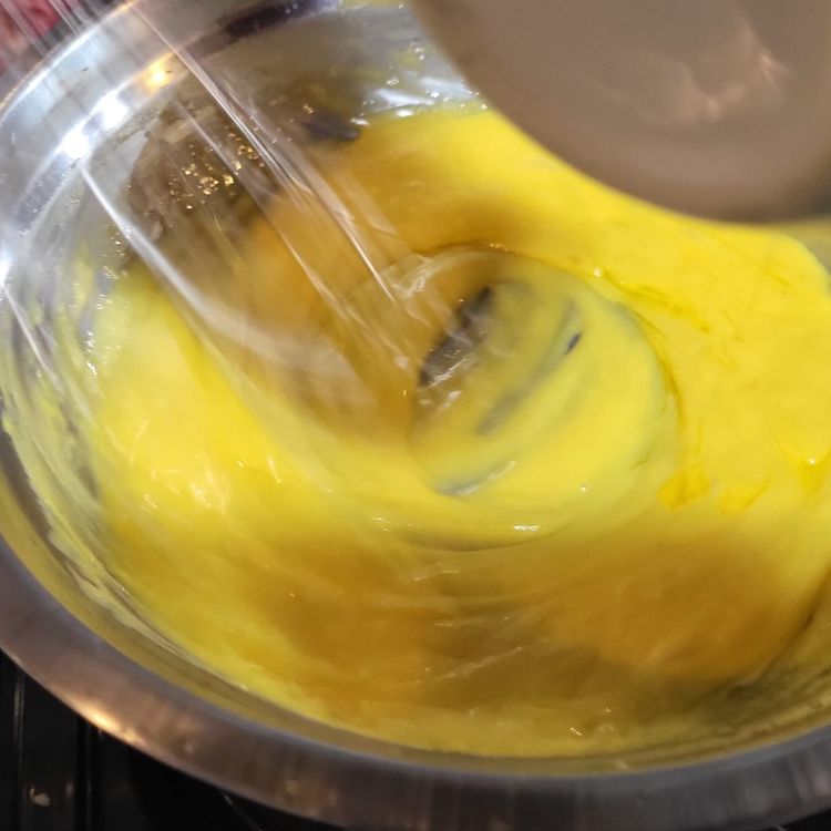 Step 2.1: Whisk the eggs well with the mustard and lemon juice before placing the bowl on the pot