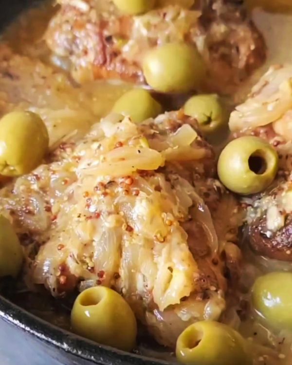 Step 3.1: Return the baked chicken to the skillet and add the green olives