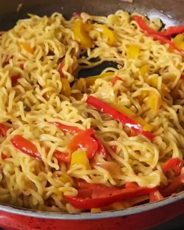 Step 2.1: Add the cooked prawns to the stir fry and toss gently to mix