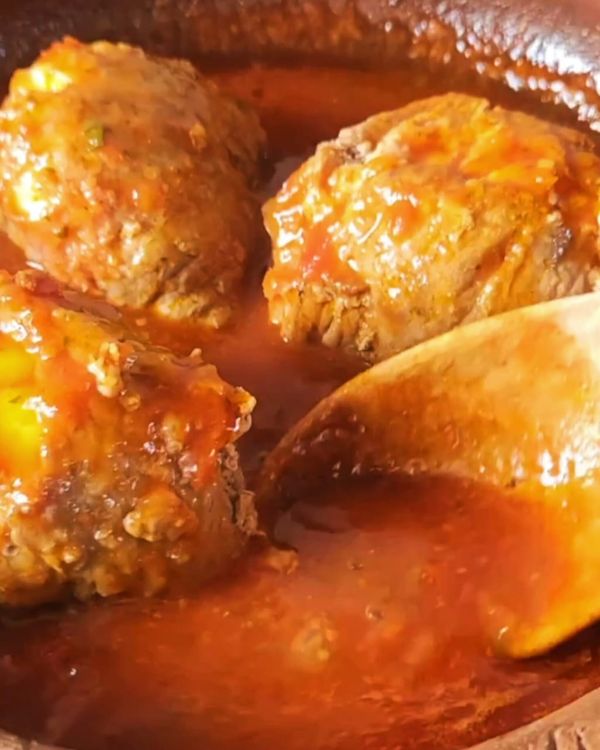 Step 5.1: If you prefer, you can make a tomato-based sauce to simmer the rolls