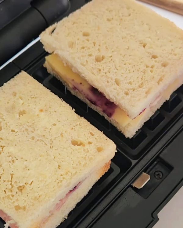 Step 2.1: Spread a thin layer of mayonnaise on the outside of the top slice of bread