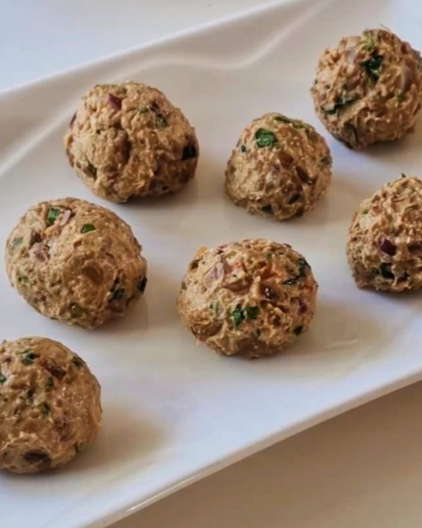 Step 3.1: Roll the lentil mixture into golf-sized balls
