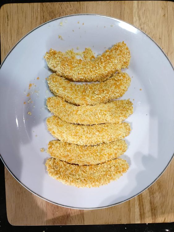 Step 1.1: Heat the oil in a pan and fry the coated bananas until they are golden brown