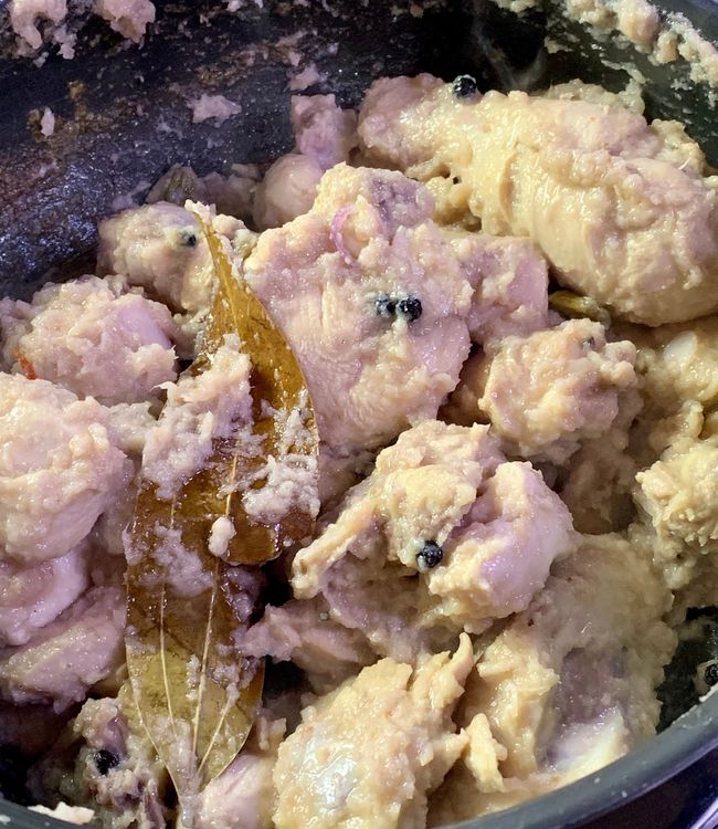 Step 1.1: Add the chicken pieces and mix nicely