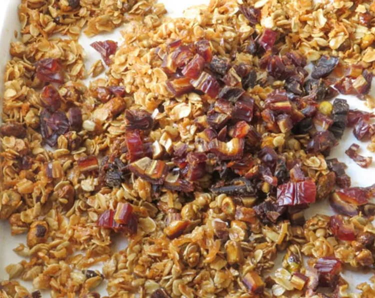Step 5.1: Add the dates to the granola and toss to combine