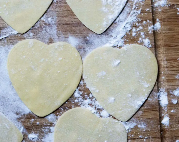 Step 3.1: Roll out the dough into a 5 mm thick circle