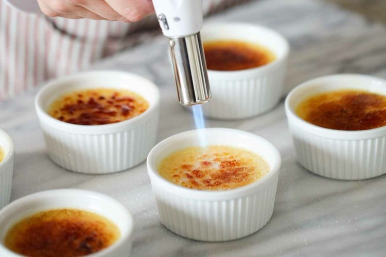Step 1.1: After baking, sprinkle a little brown sugar on top and caramelize it with a torch until it forms a crispy layer