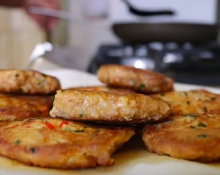 Step 2.1: Add the tuna patties to the pan in batches
