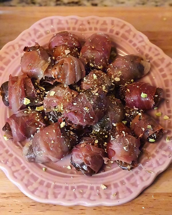 Blue Cheese & Prosciutto Dates recipe
