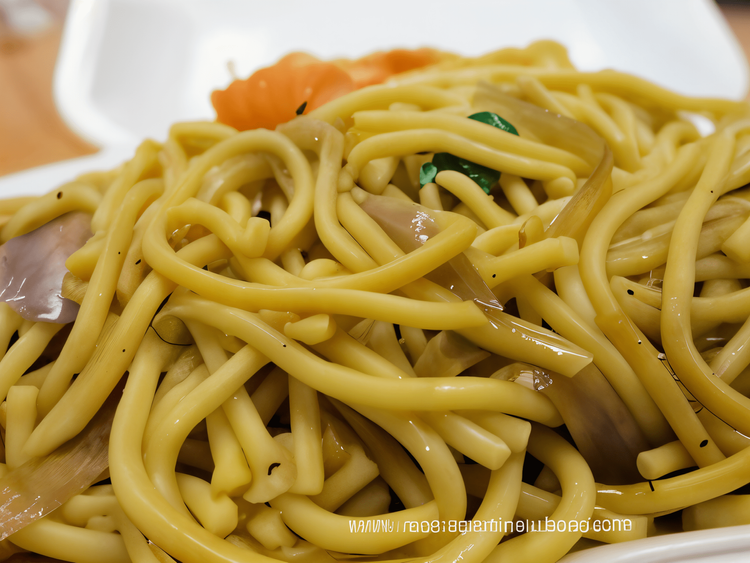 Noodles with Sautéed Pork Loin and Peanut Sauce recipe