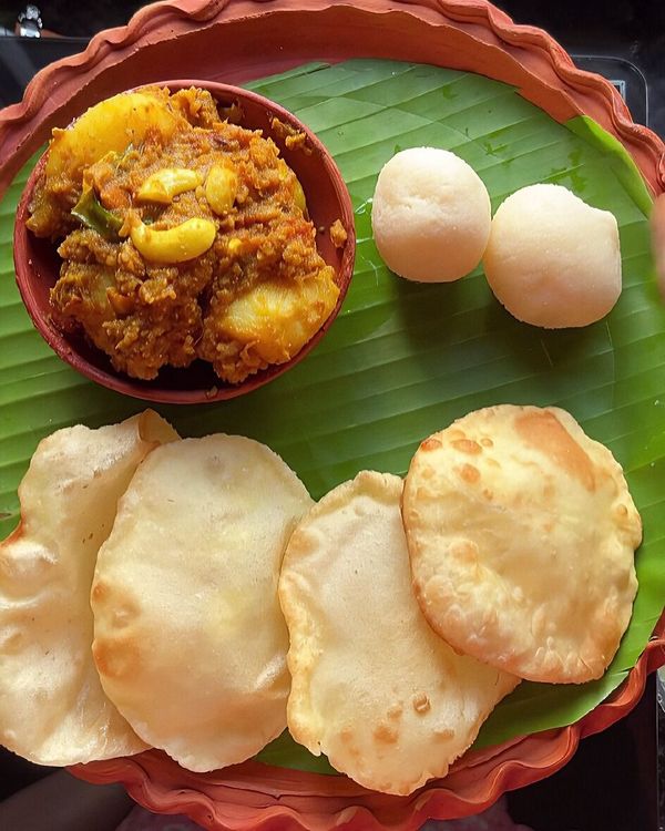 Luchi with Aloo Dum recipe