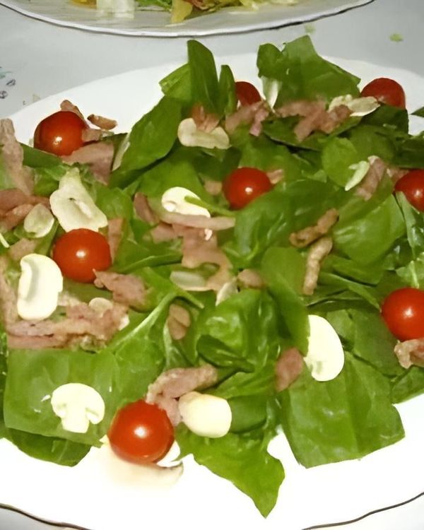 Spinach Salad with Eggs and Mushrooms recipe