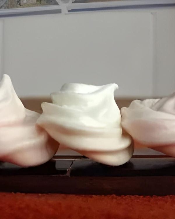Meringue with Strawberry recipe