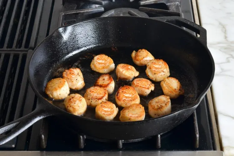 Step 2.1: Place the scallops in the pan and season with ⅛ teaspoon salt and ⅛ teaspoon pepper