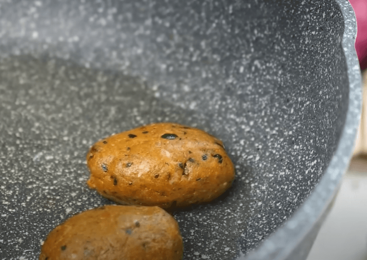Step 1.1: With greased hands, take a small quantity of the mixture (45g), make kababs of equal sizes, and insert a wooden skewer to make a hole