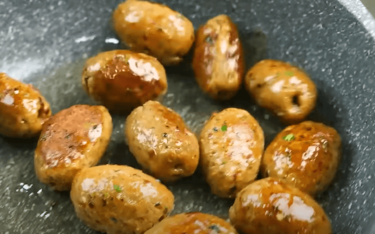 Step 1.1: In a wok, heat cooking oil and shallow fry kababs on low flame from all sides until golden