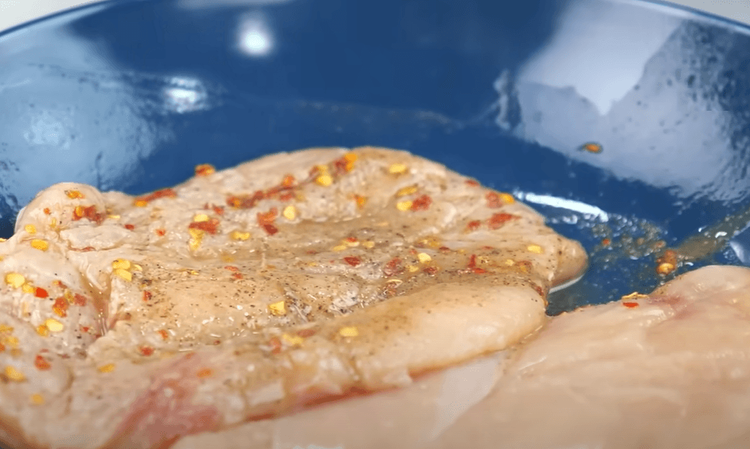 Step 1.1: Add the chicken fillet, coat well, cover, and marinate for 15-20 minutes