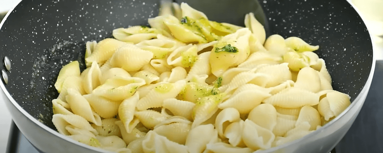 Step 1.1: Add boiled pasta and mix well