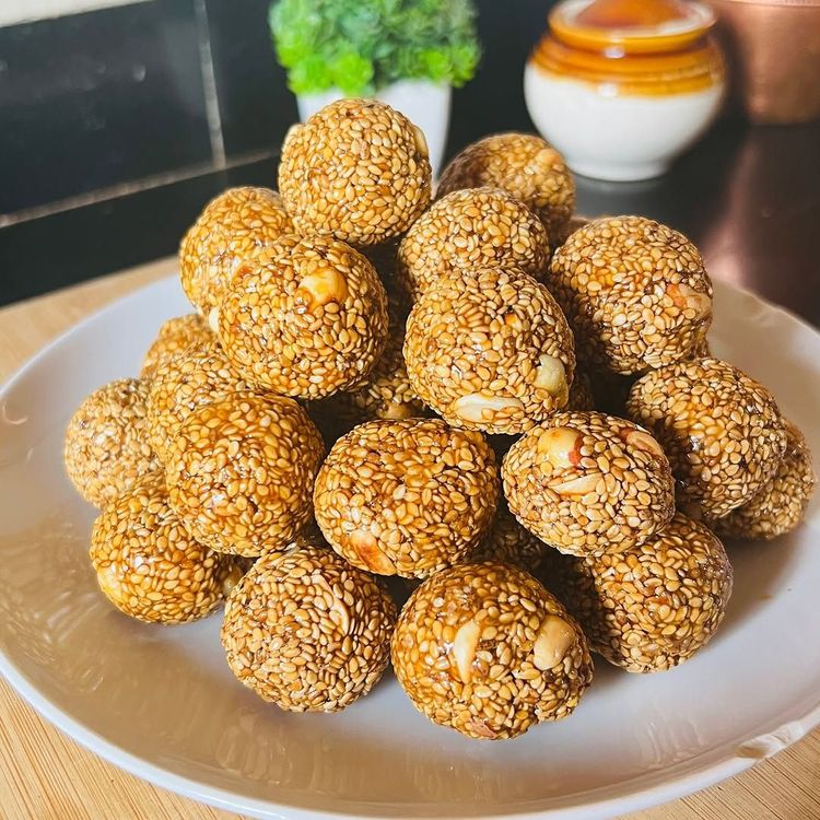 Til Gud Laddo recipe