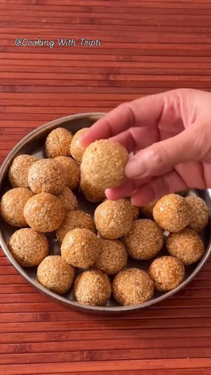 Sesame Laddoos (Tilgul Ladoo) recipe