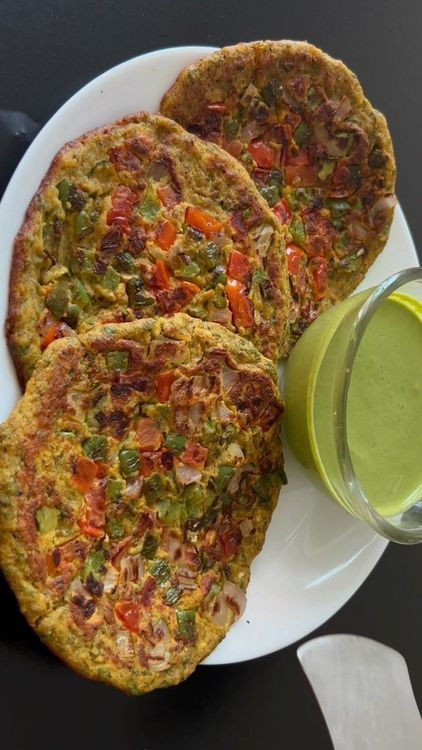 Spinach Sprouts Chilla with Yogurt Chutney recipe