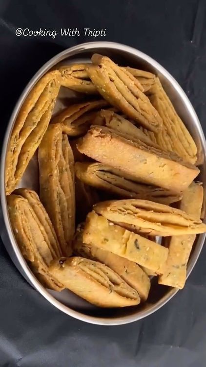 Layered Methi Aata Nimki recipe