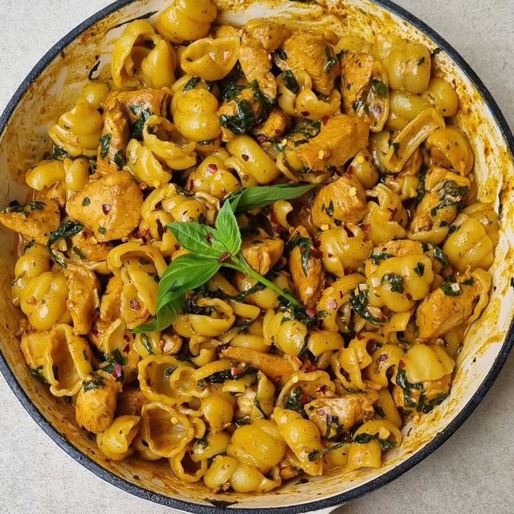 Creamy Garlic Chicken & Spinach Pasta recipe