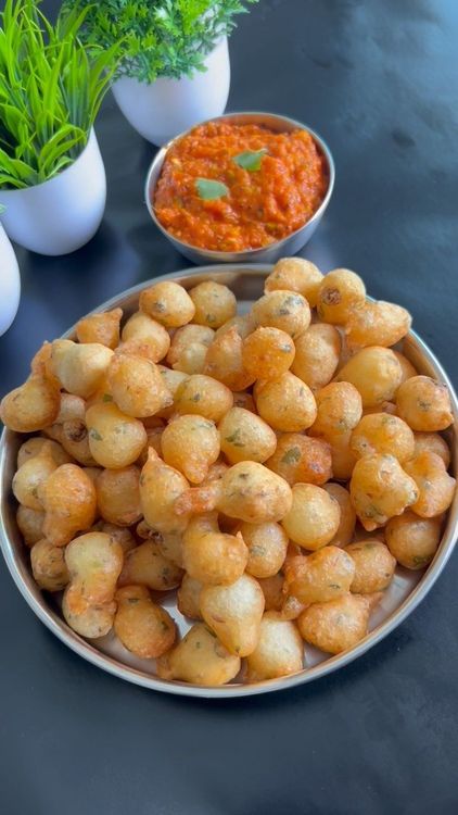 Rice Pakoda with Tomato Chutney recipe