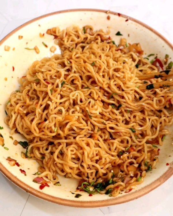 Coriander Garlic Oil Noodles recipe