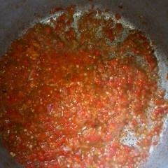 Step 1.1: In another pot, add in your olive oil and allow to heat up for about 7 minutes, before adding in your roughly blended pepper mix