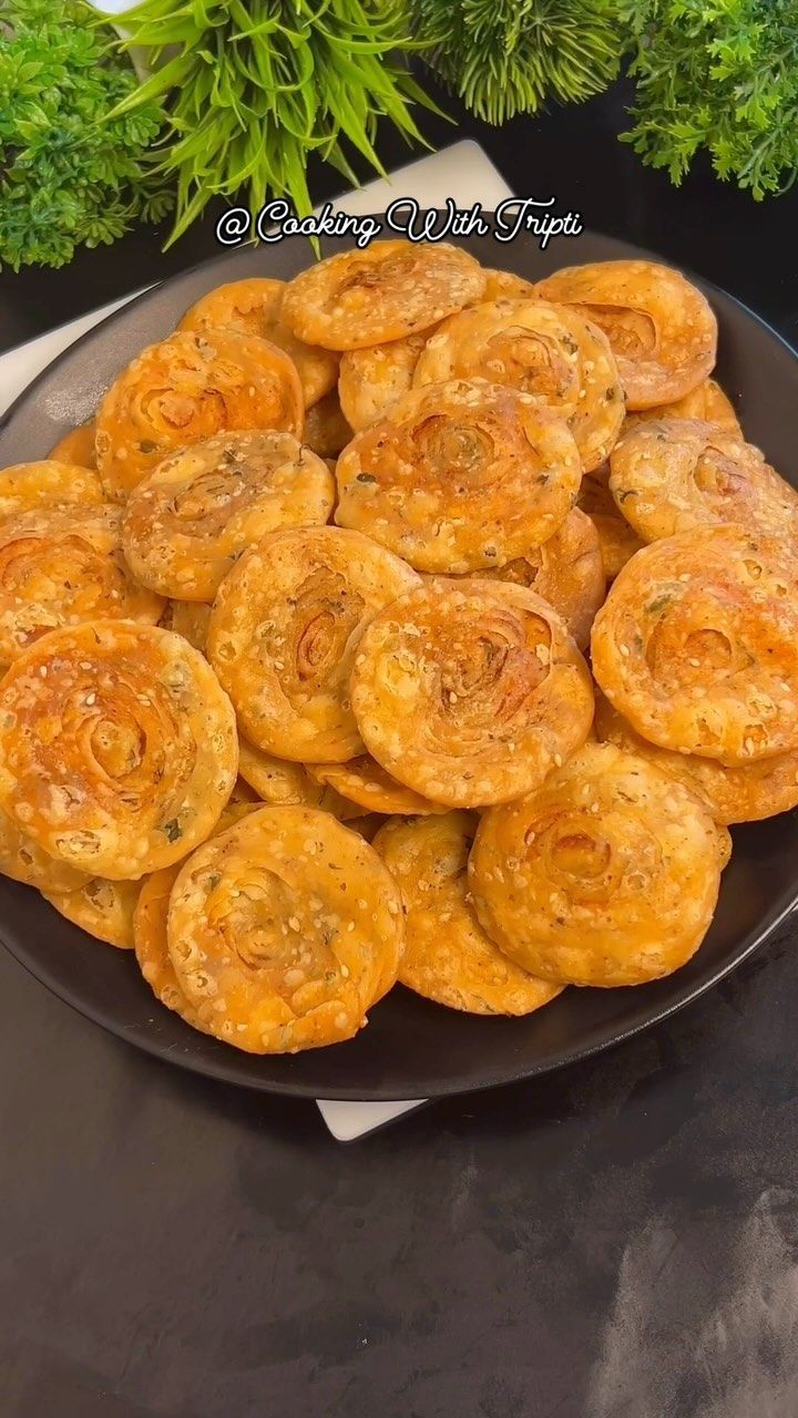 लेयर्ड मठरी